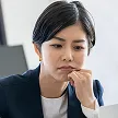 悩む人4